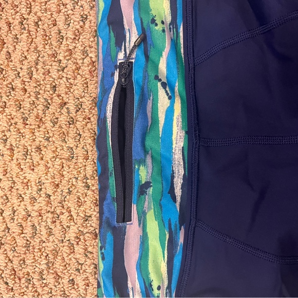PERFECT CONDITION lululemon cropped leggings 16” - Picture 3 of 6